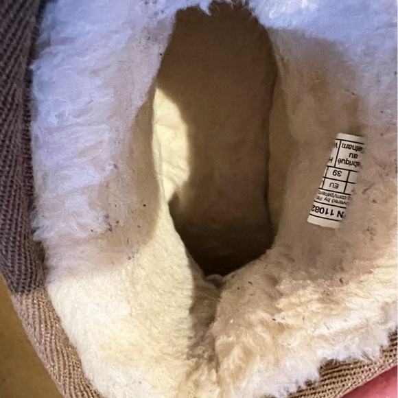 UGG boots - Picture 9 of 16
